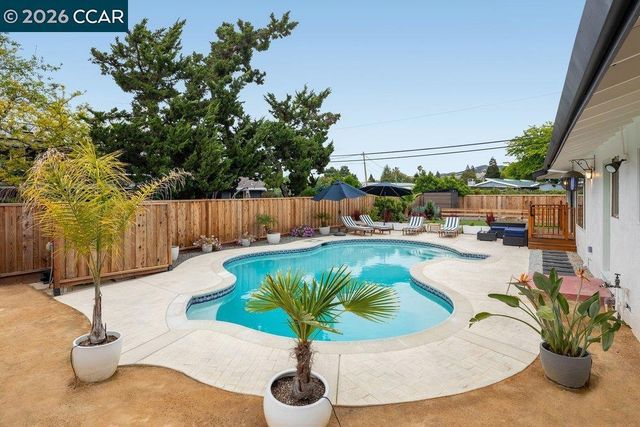 2426 Blackstone Dr, Walnut Creek, CA 94598