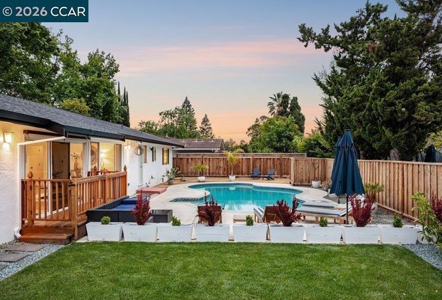 2426 Blackstone Dr, Walnut Creek, CA 94598