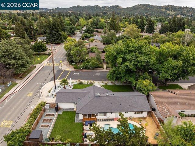 2426 Blackstone Dr, Walnut Creek, CA 94598