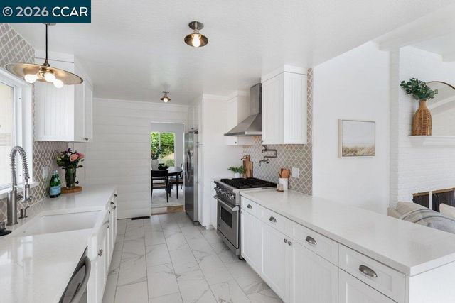 2426 Blackstone Dr, Walnut Creek, CA 94598