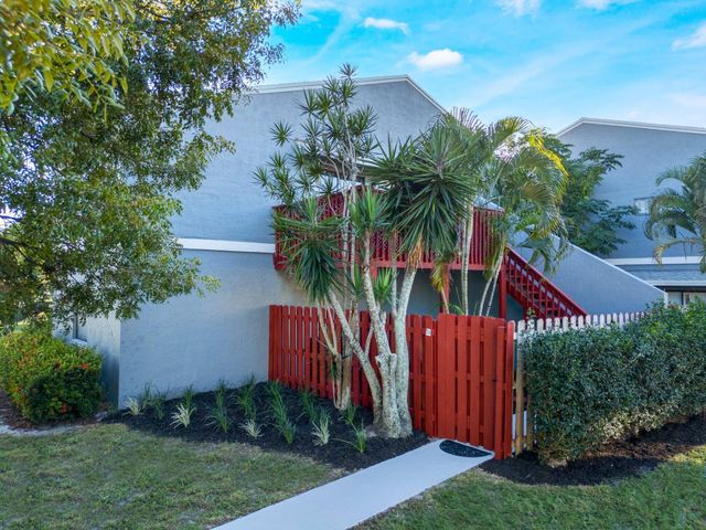 7 Crossings Circle H, Boynton Beach, FL 33435