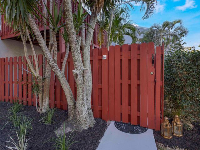 7 Crossings Circle H, Boynton Beach, FL 33435