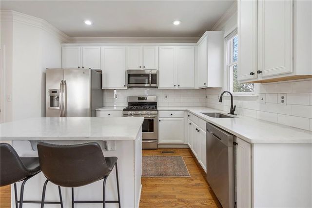 2137 Adams Overlook NW, Atlanta, GA 30318