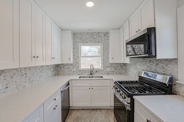 3011 Michael Street, Wonder Lake, IL 60097