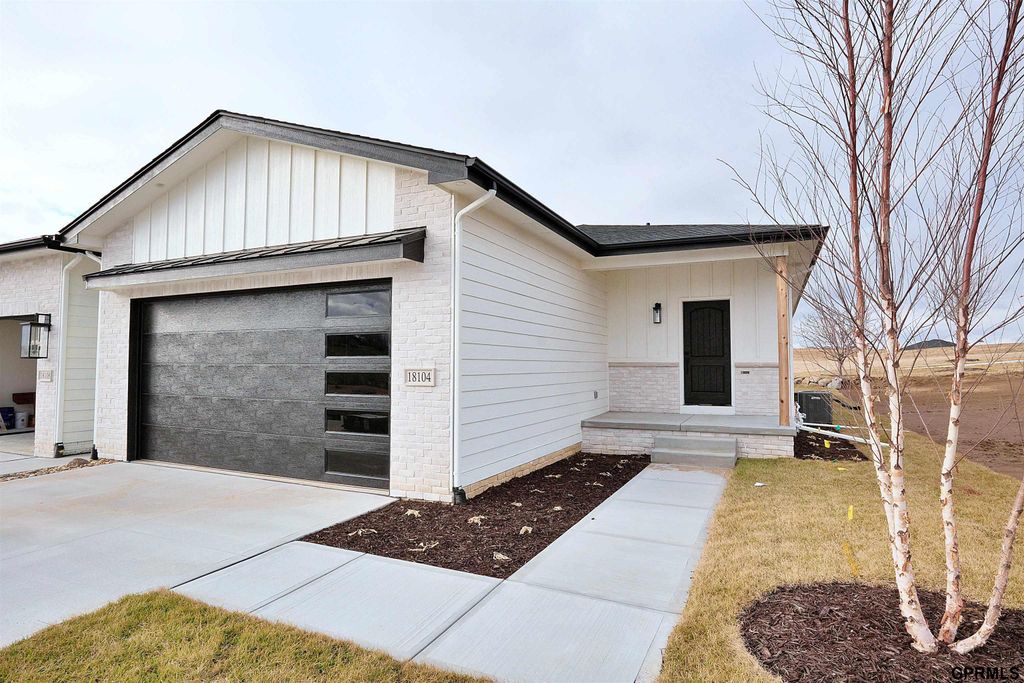 18104 Cooper Street, Gretna, NE 68028