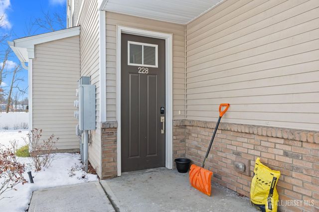 228 Park Lane, Dunellen, NJ 08812