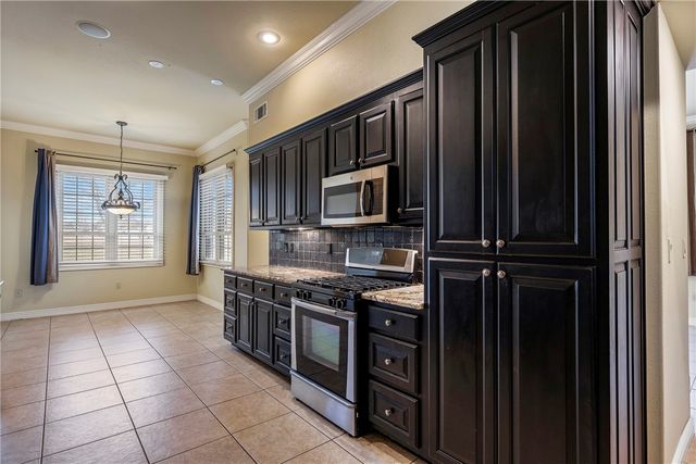 2700 S Everest Avenue, Rogers, AR 72758