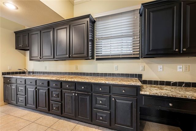 2700 S Everest Avenue, Rogers, AR 72758