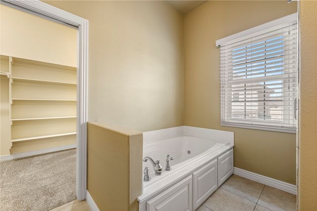 2700 S Everest Avenue, Rogers, AR 72758