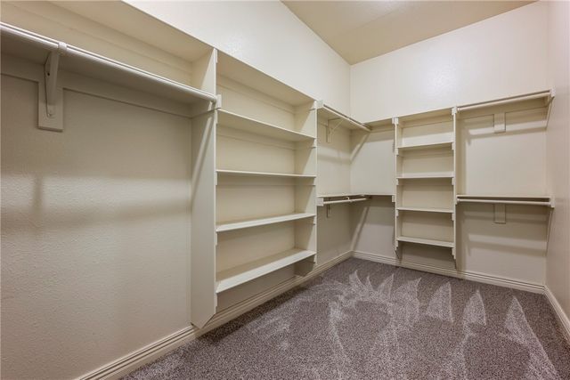 2700 S Everest Avenue, Rogers, AR 72758