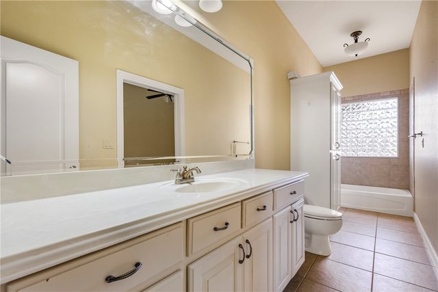 2700 S Everest Avenue, Rogers, AR 72758