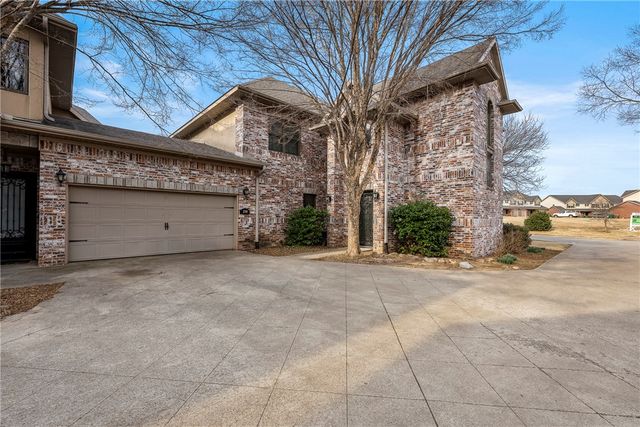 2700 S Everest Avenue, Rogers, AR 72758