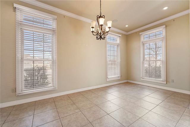 2700 S Everest Avenue, Rogers, AR 72758