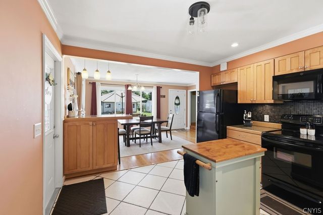 318 Palmer Drive, Clay, NY 13212