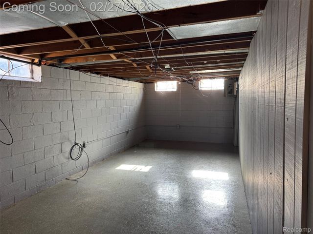 2010 GUTHRIE Avenue, Royal Oak, MI 48067