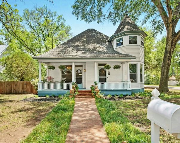 200 Garwood ST, Smithville, TX 78957