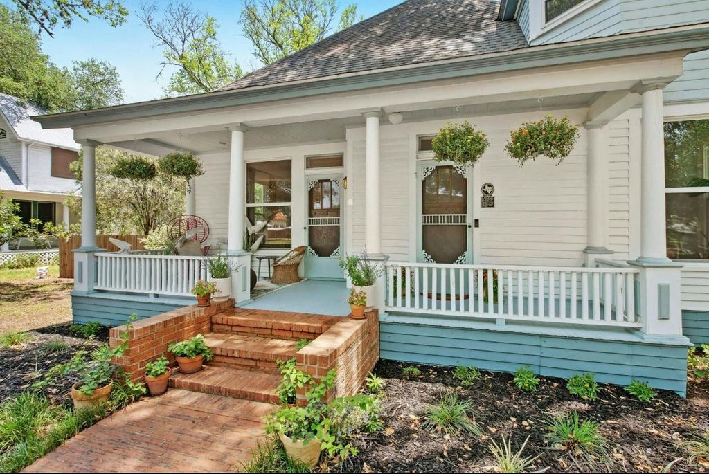 200 Garwood ST, Smithville, TX 78957
