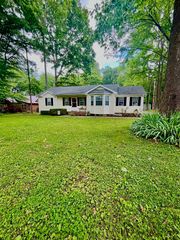 113 Guill Ln, Cottontown, TN 37048