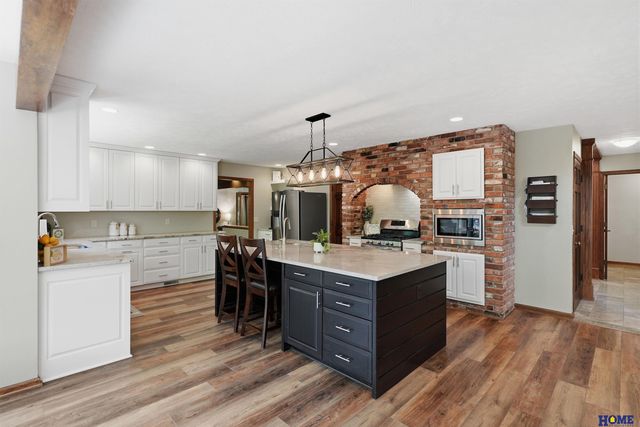 5201 Cavvy Road, Lincoln, NE 68516