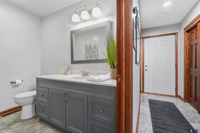 5201 Cavvy Road, Lincoln, NE 68516