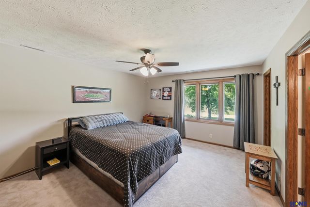 5201 Cavvy Road, Lincoln, NE 68516