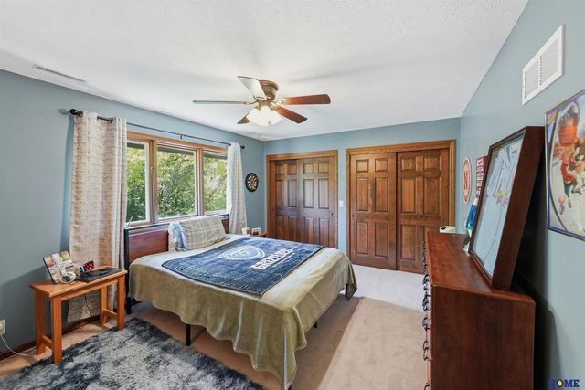 5201 Cavvy Road, Lincoln, NE 68516