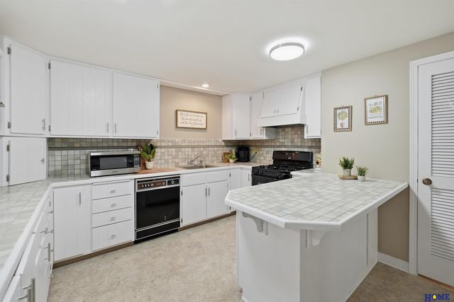 5201 Cavvy Road, Lincoln, NE 68516