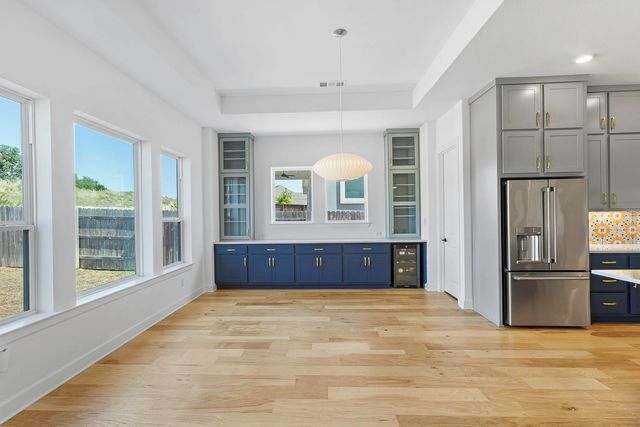151 Starfire DR, Dripping Springs, TX 78620