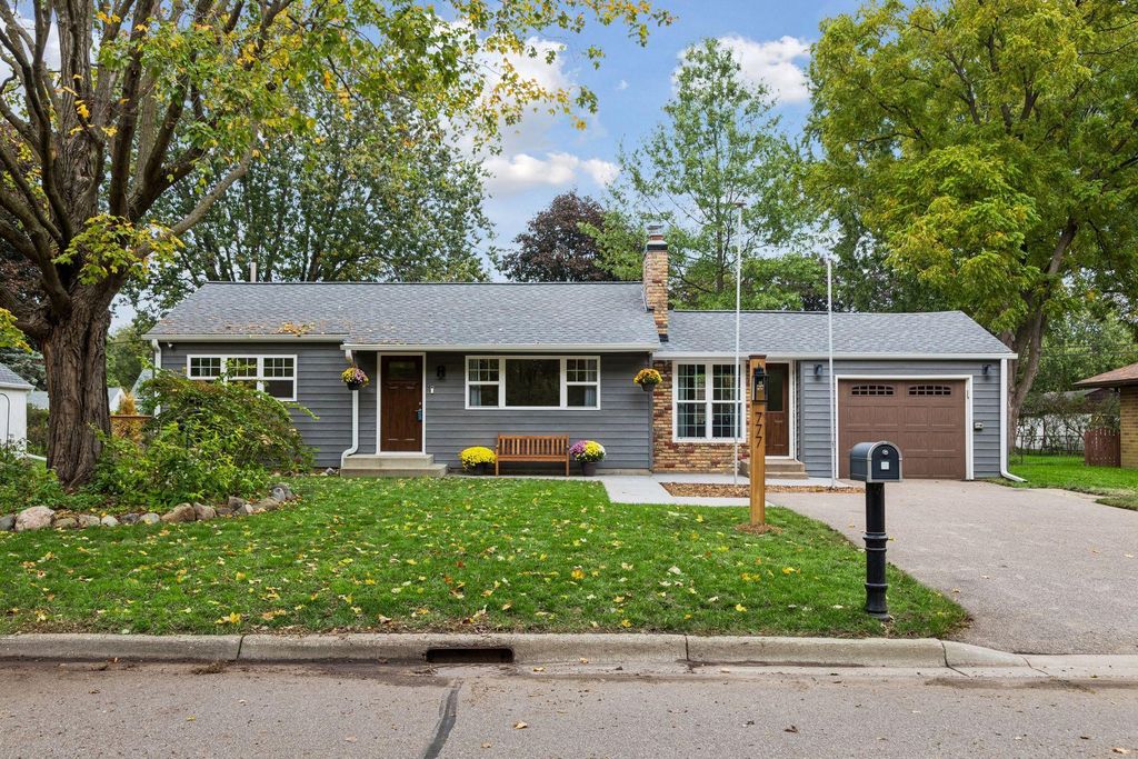777 Cope Avenue W, Roseville, MN 55113 — exterior
