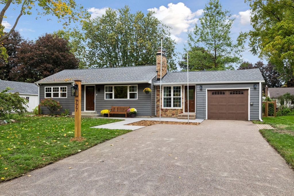 777 Cope Avenue W, Roseville, MN 55113 — photo 2