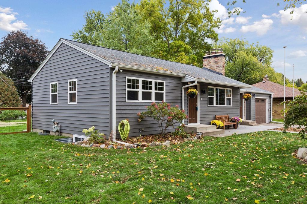 777 Cope Avenue W, Roseville, MN 55113 — photo 4
