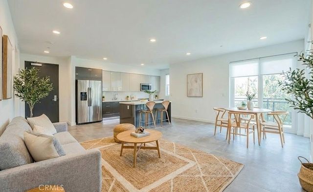 214 S Westmoreland 4, Los Angeles, CA 90004