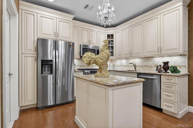 366 Roosevelt Way, Westbury, NY 11590