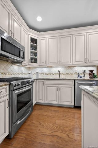 366 Roosevelt Way, Westbury, NY 11590