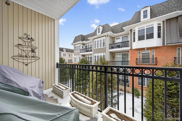 366 Roosevelt Way, Westbury, NY 11590