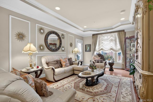 366 Roosevelt Way, Westbury, NY 11590