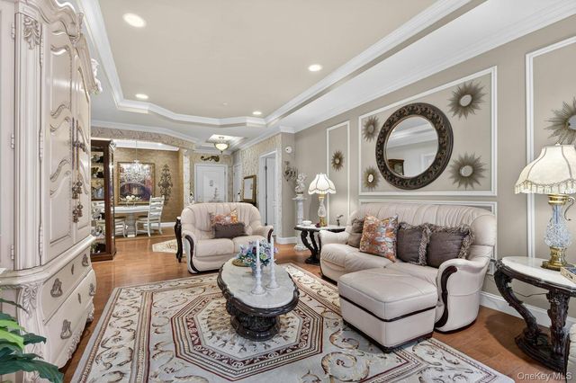 366 Roosevelt Way, Westbury, NY 11590