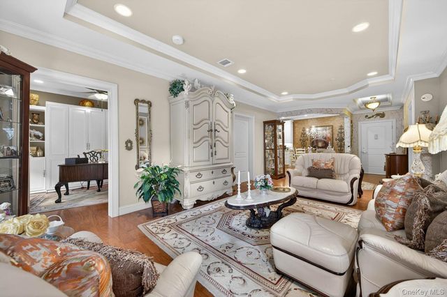 366 Roosevelt Way, Westbury, NY 11590