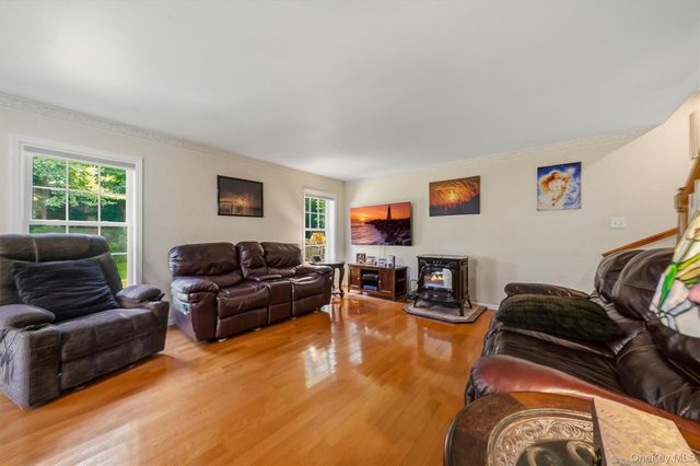 6 E Shore Road, Greenwood Lake, NY 10925