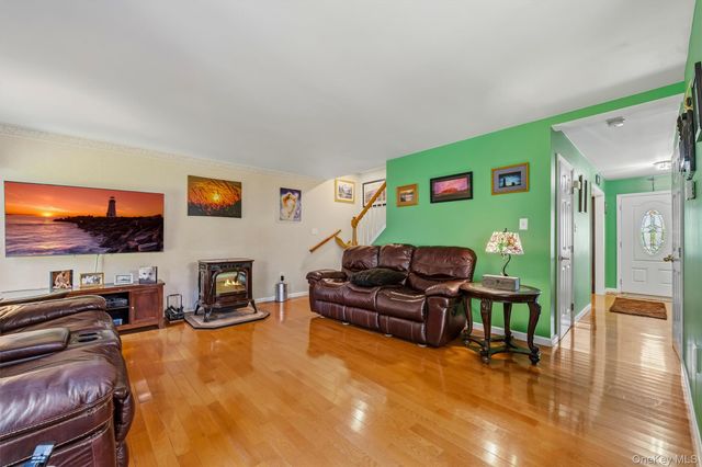6 E Shore Road, Greenwood Lake, NY 10925