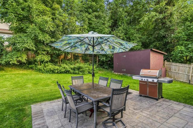 6 E Shore Road, Greenwood Lake, NY 10925