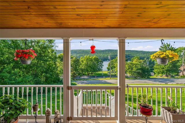 6 E Shore Road, Greenwood Lake, NY 10925