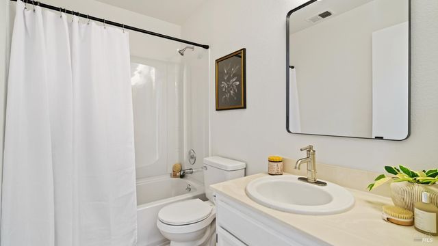 240 Park Place Dr, Petaluma, CA 94954