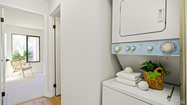 240 Park Place Dr, Petaluma, CA 94954