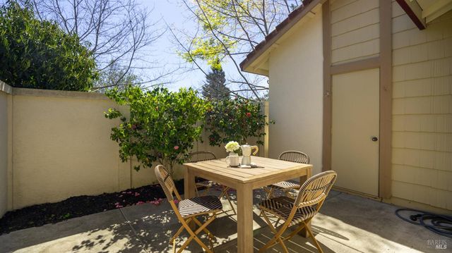 240 Park Place Dr, Petaluma, CA 94954