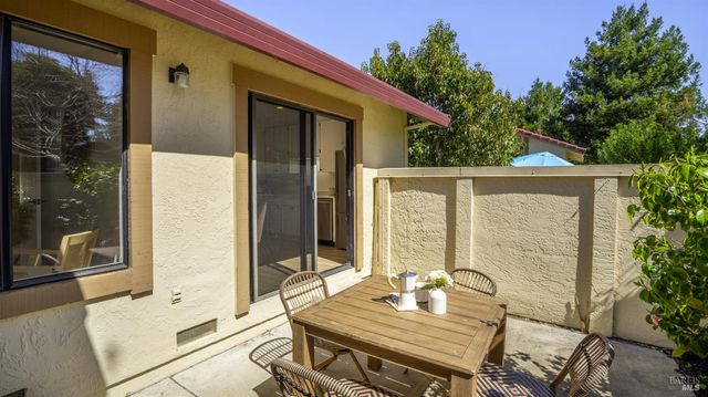 240 Park Place Dr, Petaluma, CA 94954