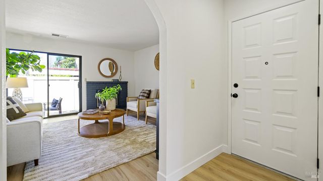 240 Park Place Dr, Petaluma, CA 94954