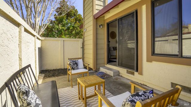 240 Park Place Dr, Petaluma, CA 94954