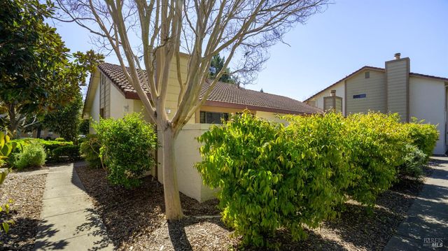 240 Park Place Dr, Petaluma, CA 94954