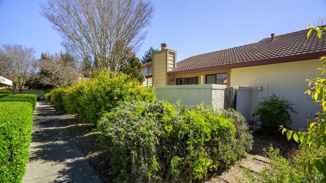 240 Park Place Dr, Petaluma, CA 94954